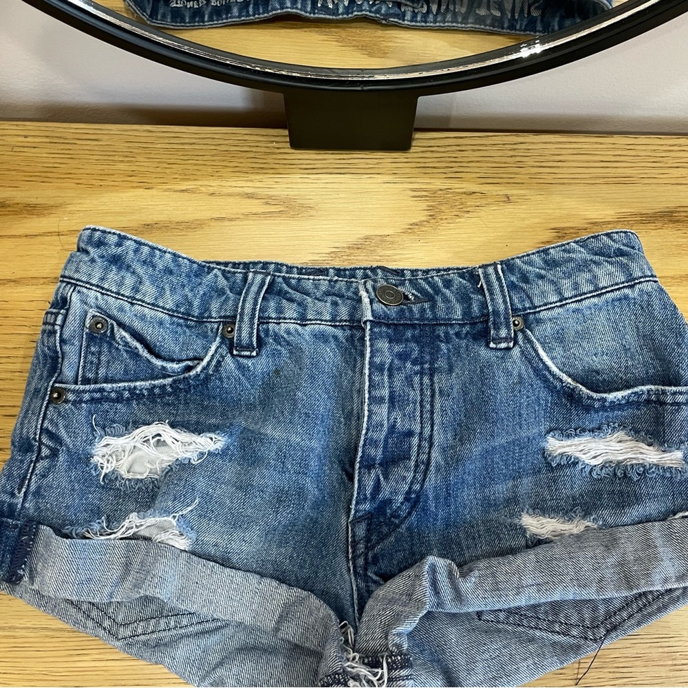 Distressed acid wash denim shorts. Size 00.